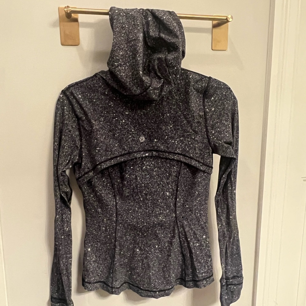 Lululemon define jacket with hood. Lightly worn-size 6!